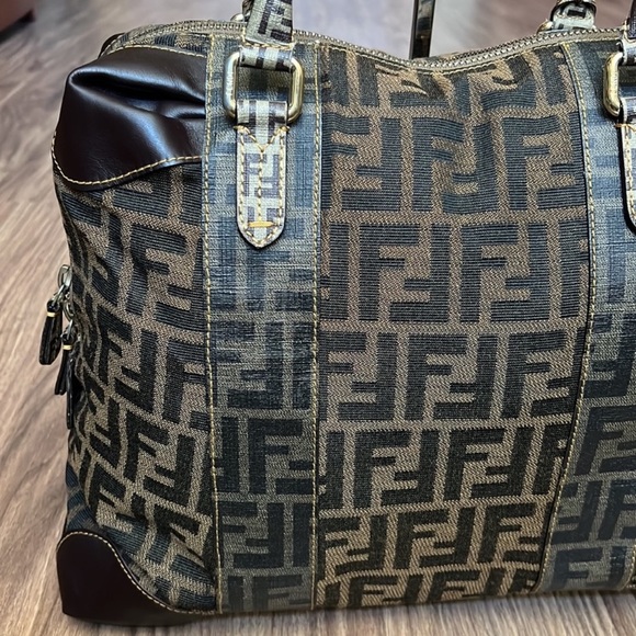 💯 % authentic Fendi shoulder/ totes bag - Picture 3 of 16